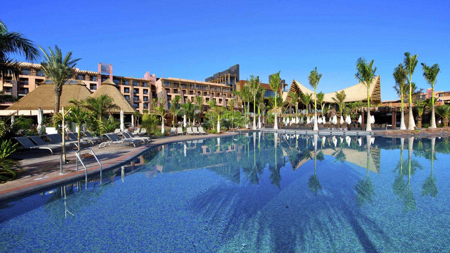Baobab Resort, main pool