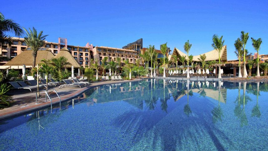 Baobab Resort, main pool