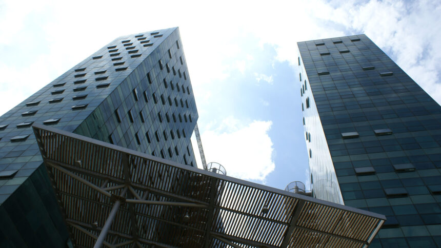 Garden towers help Kenyan families fight hunger