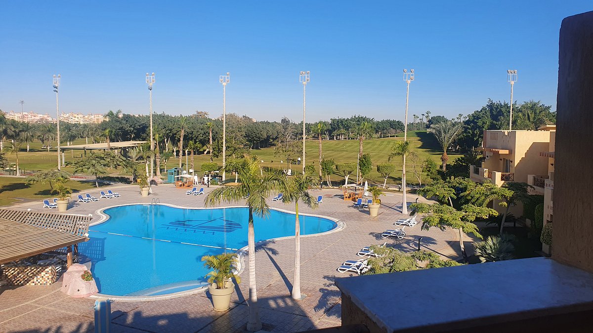 Swiss Inn Pyramid & Golf Resort