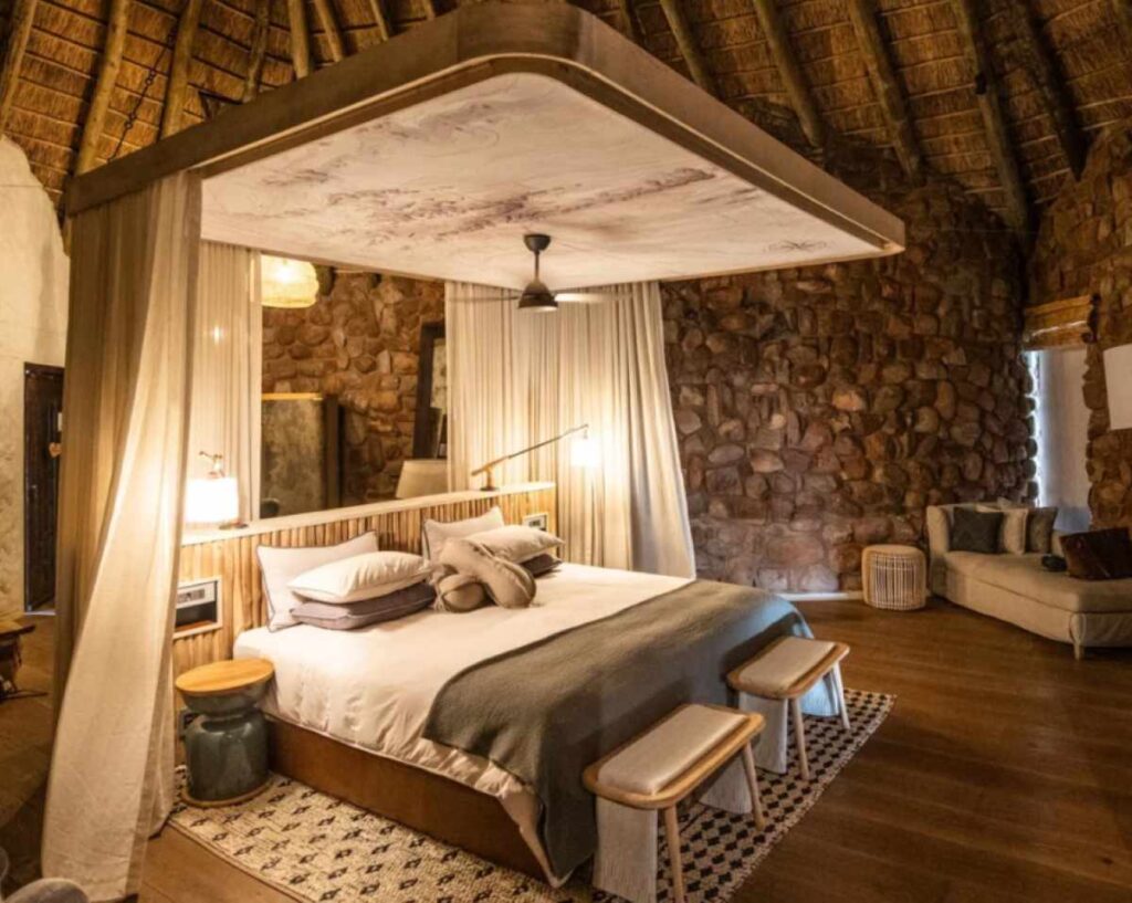 Experience Tswalu’s “luxe”: understated Kalahari luxury, seasonal dining, and wellness treatments set against vast desert landscapes.