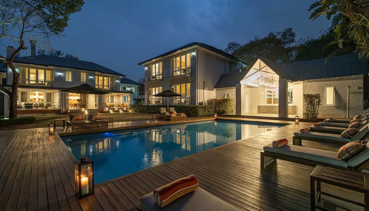 AtholPlace & Villa pool and exterior view