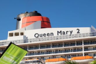 Queen mary 2 docks cruise in Durban