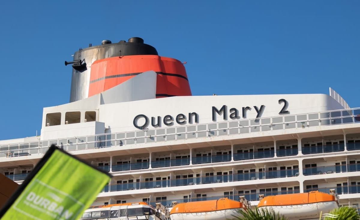 Queen mary 2 docks cruise in Durban