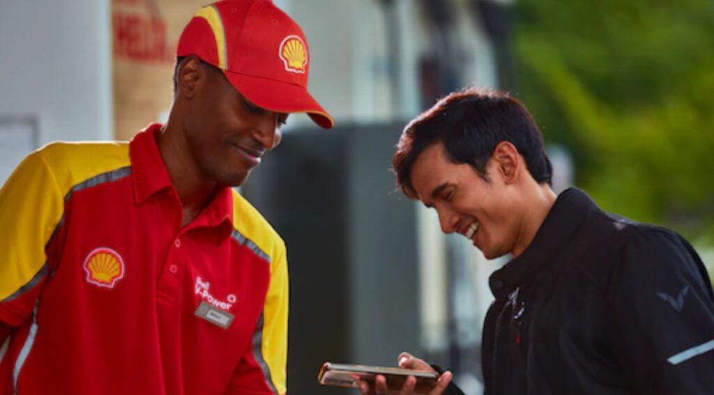 An attendant and a customer at a Shell station in South Africa.