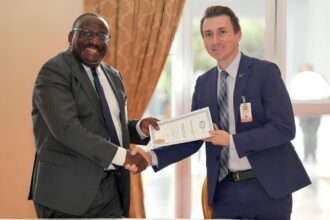 Uganda President Yoweri Museveni & Starlink official