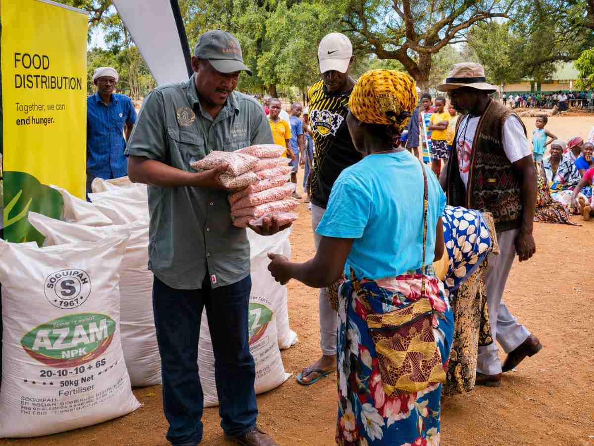 Karingani Game Reserve gives 17 tonnes of seeds to 2,000 Mozambique families
