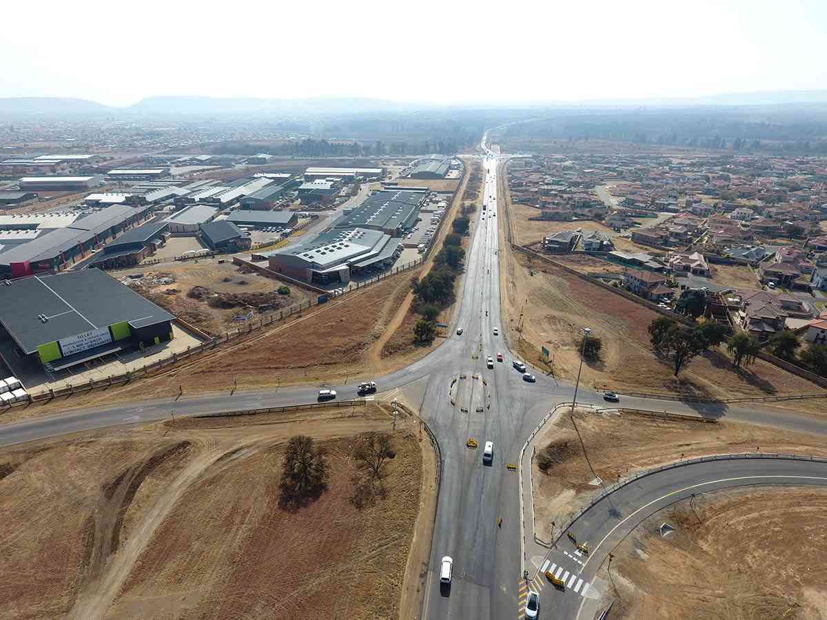 The new K147 Zwavelpoort Road link at Mooikloof smart city