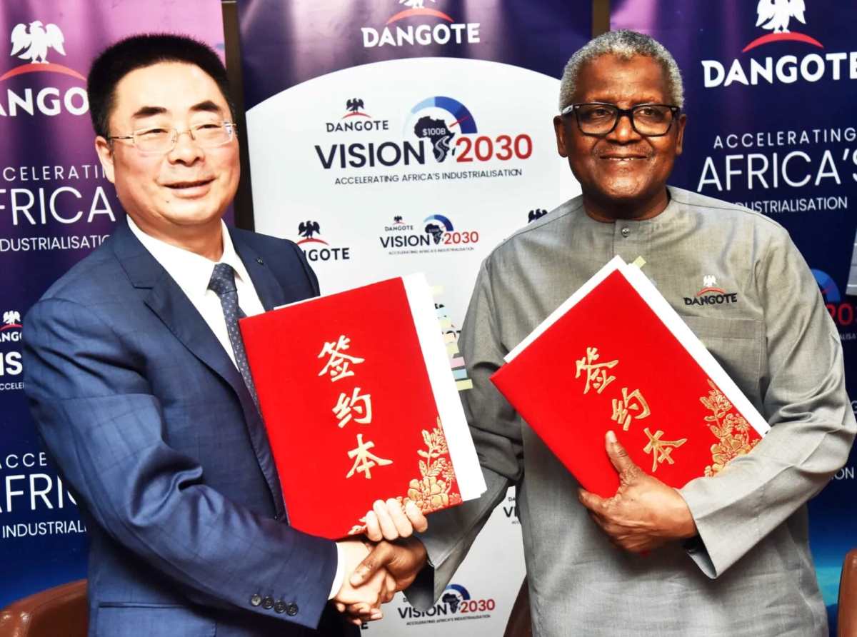 Aliko Dangote and Sinoma Chairman Lin Zhong.